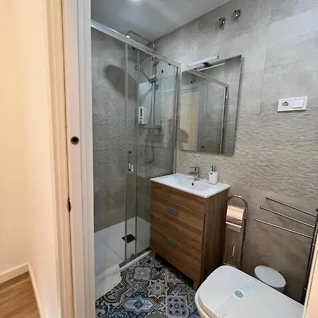 Oasis Apartment-open Minded Libertine Naturists Age 18-36 Hostel *